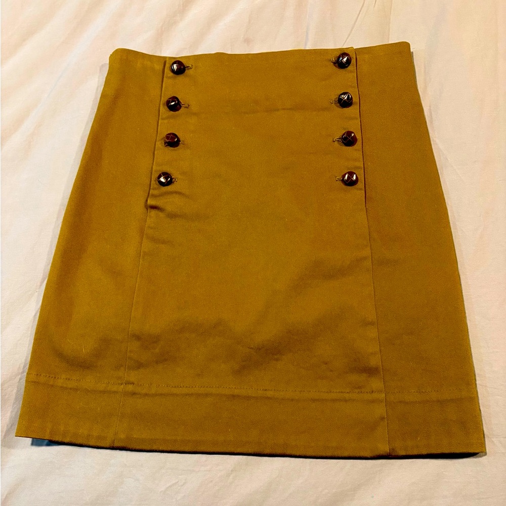 Designer skirt in caramel with cutest buttons!